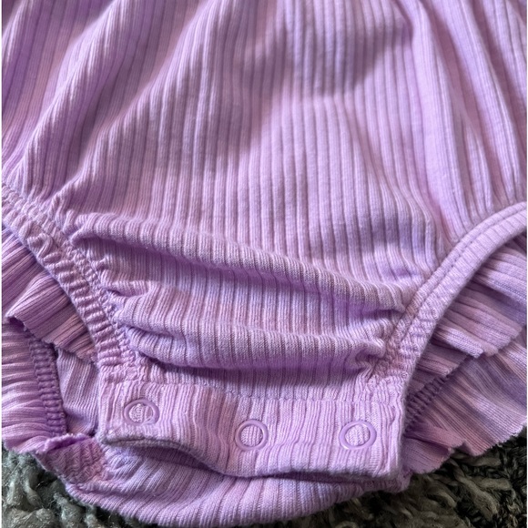 5/$7 💰 Cat & Jack Baby Girls Solid Ruffle Romper Purple - 12 months - Picture 9 of 10